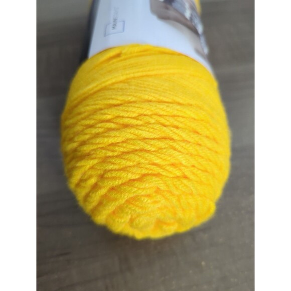 Mainstays Acrylic Yarn Color Gold 397 Yards 7 Oz 4-ply Weight Basic Yarn Yellow - Picture 4 of 4